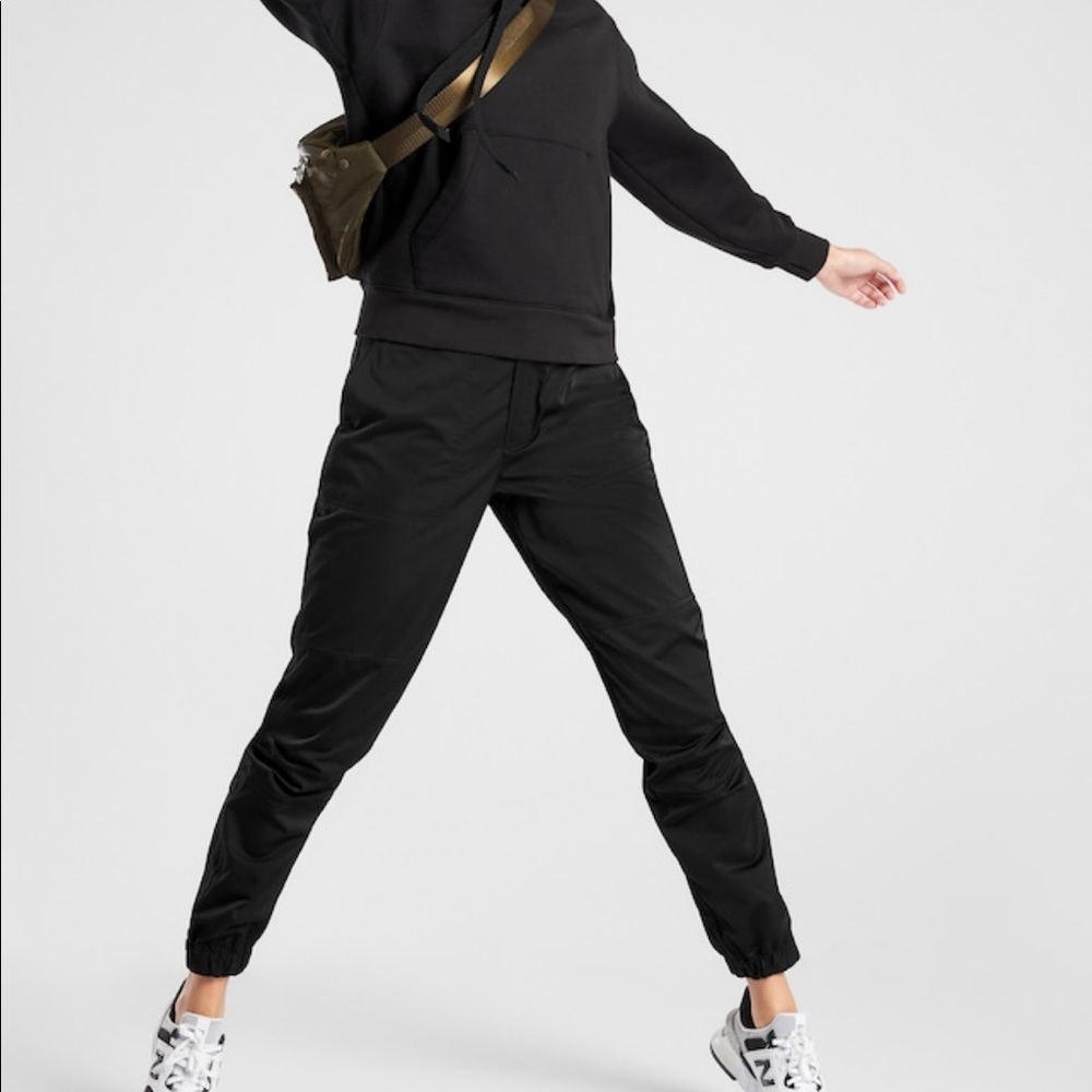 𝔸𝕥𝕙𝕝𝕖𝕥𝕒 ℝ𝕒𝕕𝕚𝕒𝕟𝕥 𝕁𝕠𝕘𝕘𝕖𝕣